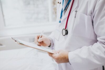 Puede el INSS revocar una baja médica concedida