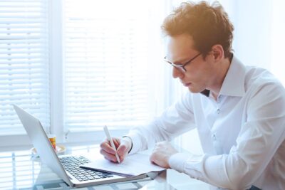 Baja médica como autónomo y cierre de empresa: qué hacer