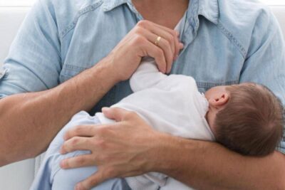 Por qué reclamar la baja por paternidad es importante