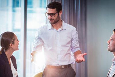 Cómo mejorar la comunicación jefe-empleado de forma efectiva