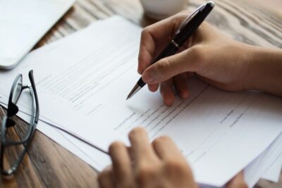 Dónde puedo descargar un contrato de trabajo detallado