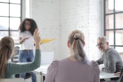 Cómo ser éticamente influyente en discursos persuasivos