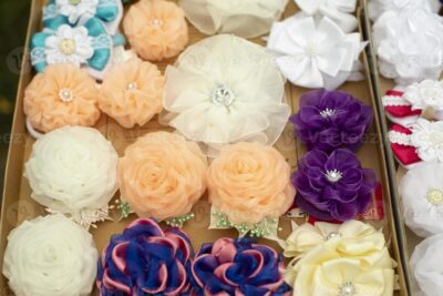 Cómo crear lazos grandes de tela para decorar espacios festivos