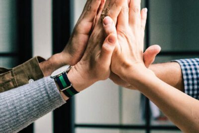 Trabajo en equipo en la empresa: clave del éxito laboral