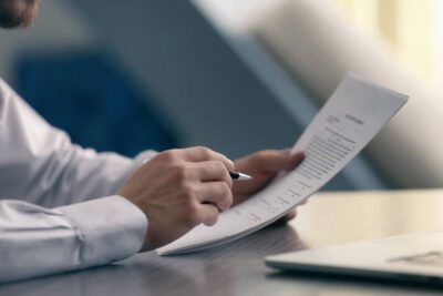 Ejemplos y cómo implementar políticas internas en empresas