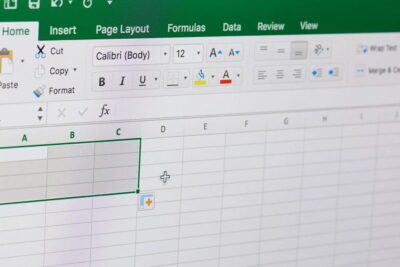 Cuál es la forma correcta de fijar una celda en Excel