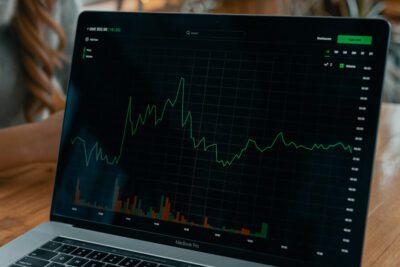 Cómo identificar antecedentes en una empresa Ejemplos prácticos