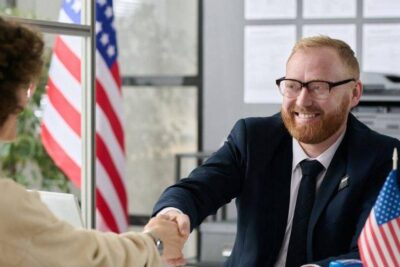 Cómo contratar personal calificado y comprometido